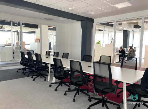 Medezin - nowoczesne biuro - spotkanie